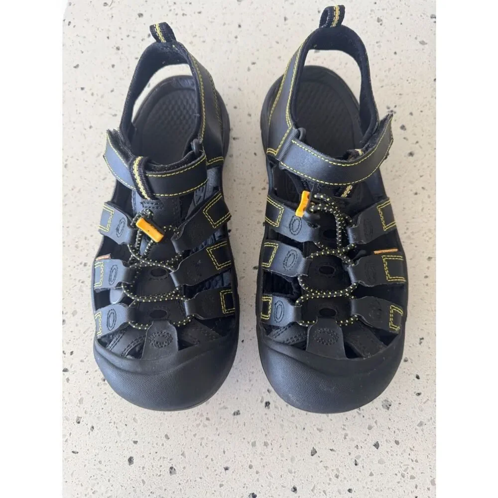 Keen Men’s Black Sandals Yellow Accents Waterproof Casual Sandals outdoor Size 6
